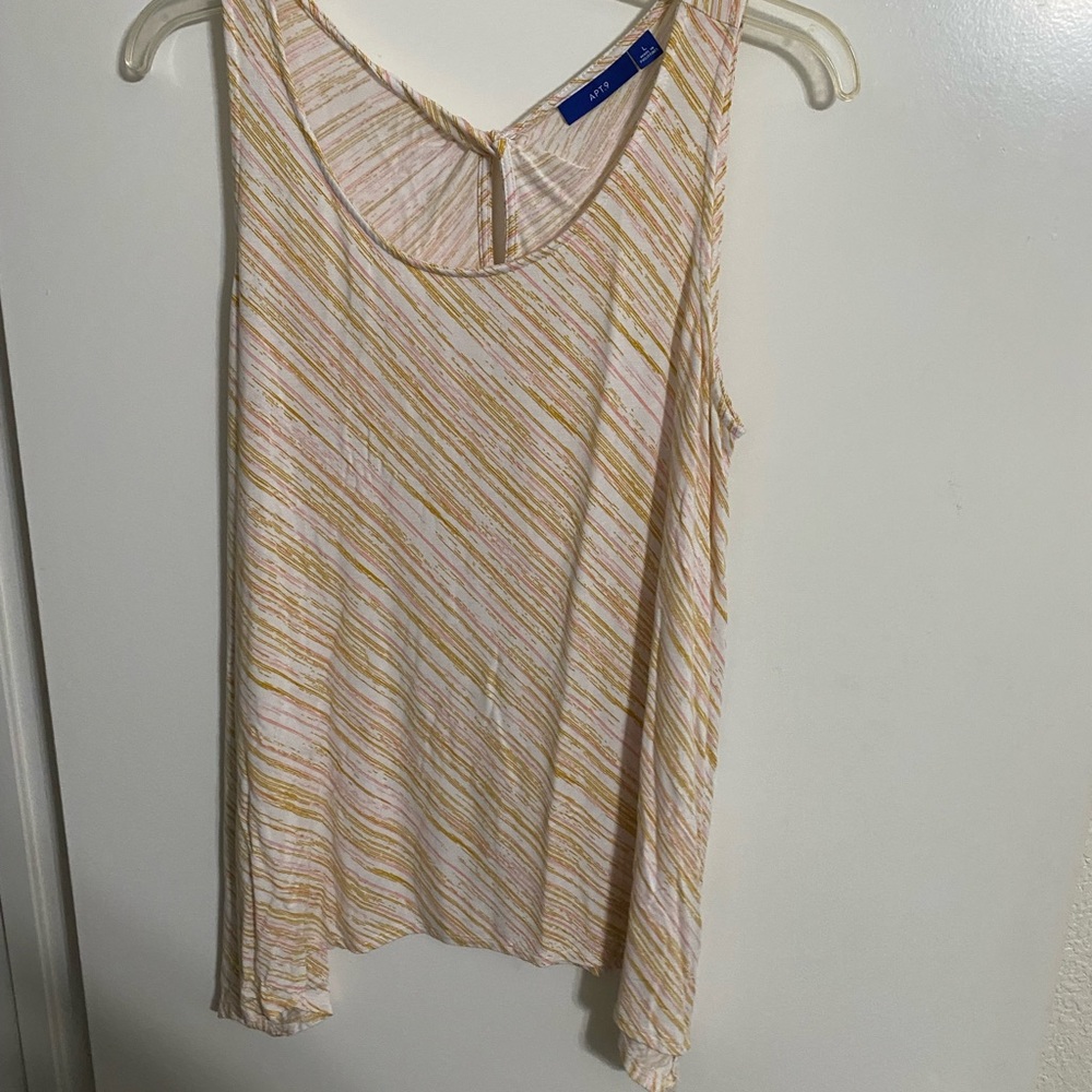 Apt 9 Large tank flowy